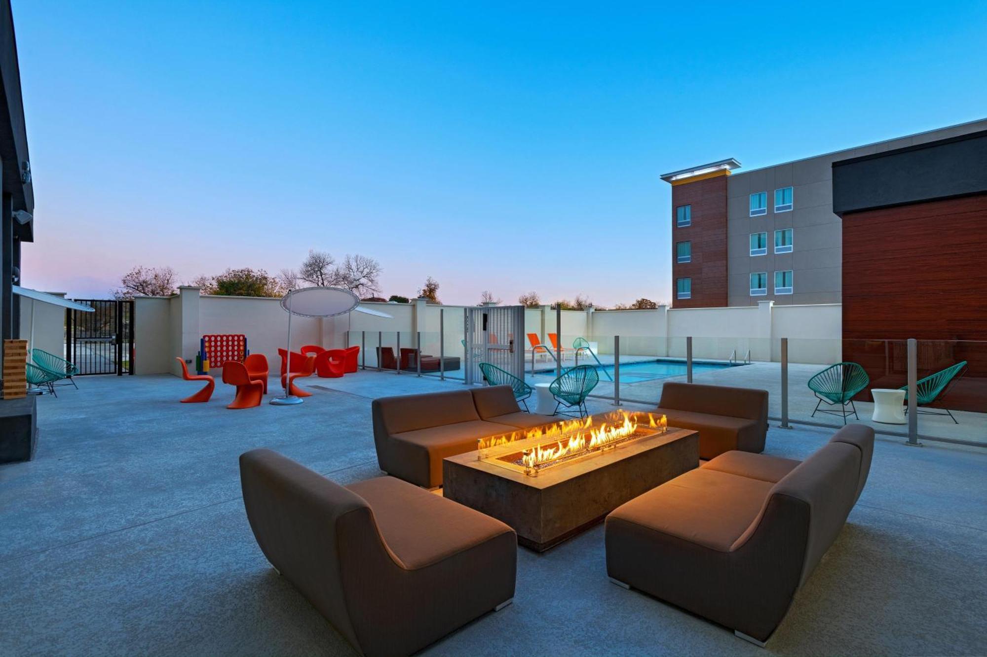 Aloft Waco Downtown Hotel Екстериор снимка