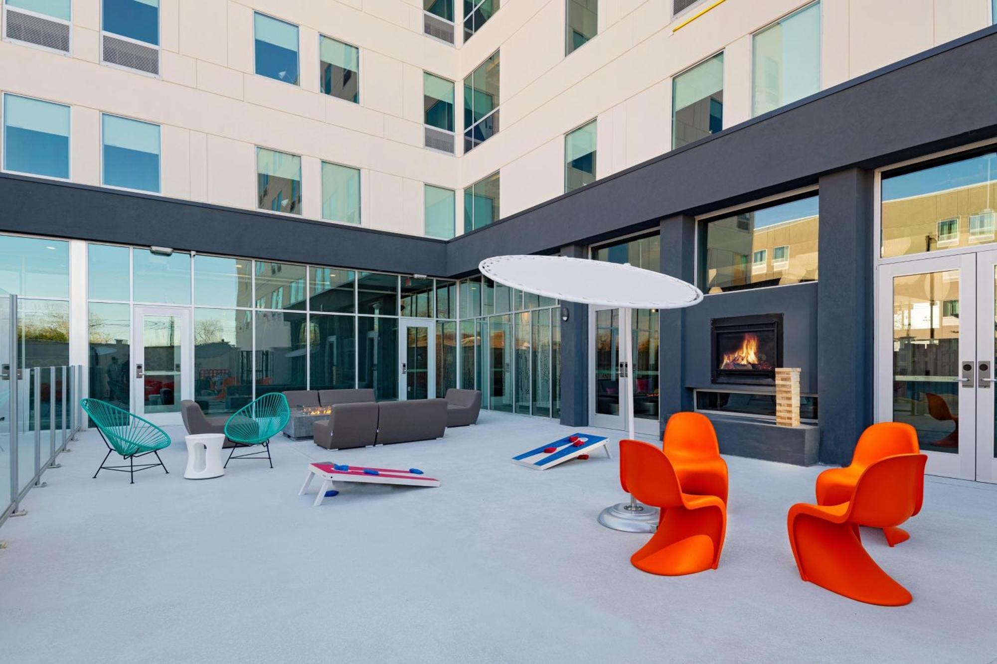 Aloft Waco Downtown Hotel Екстериор снимка